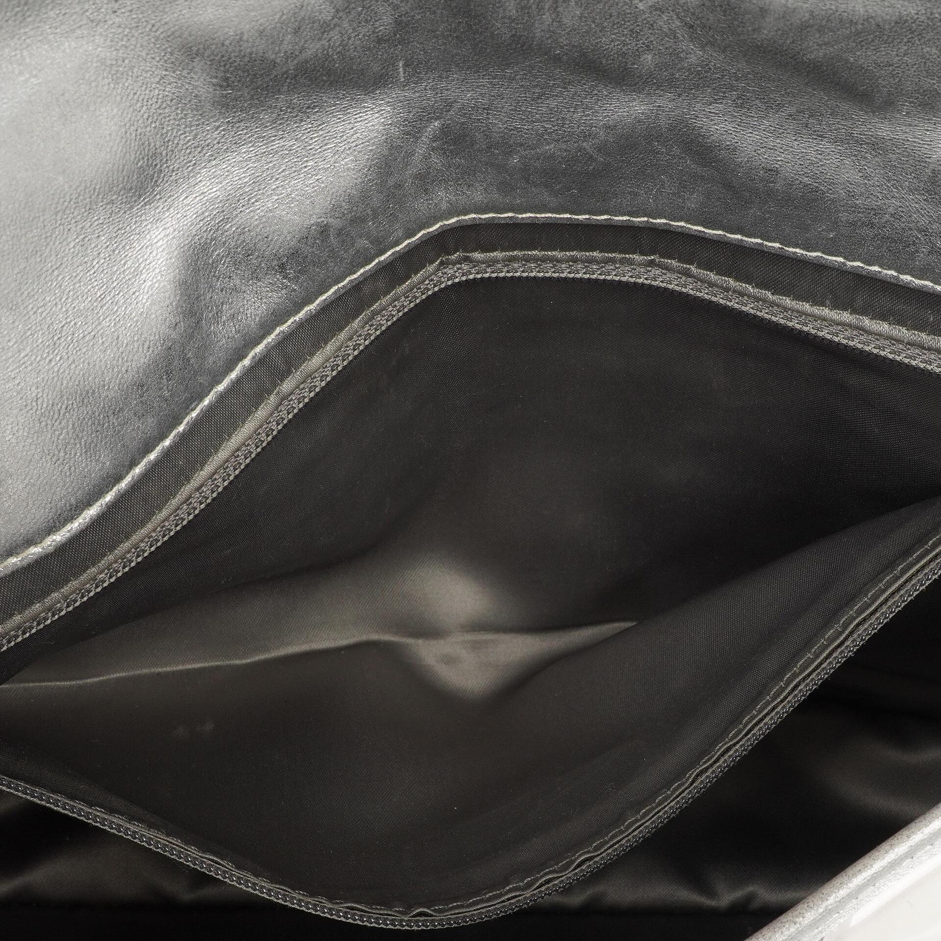 Chanel Ice Cube Flap Bag aus verspiegeltem Vinyl und silbernem Metallic-Leder mit silberfarbener Hardware