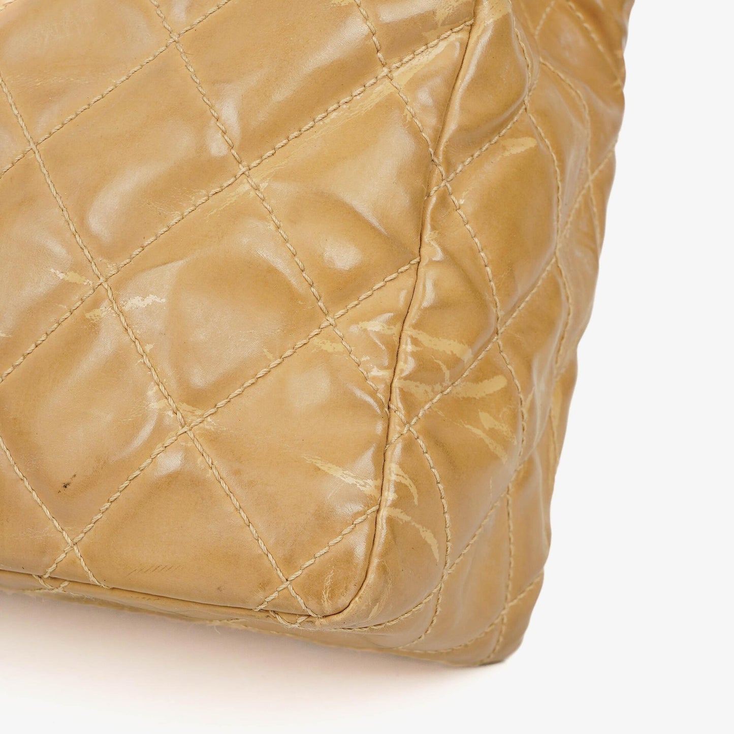 Chanel Jumbo CC Klassische Einzelklappe Tasche Beige Gestepptes Lackleder 24K Vergoldete Beschläge