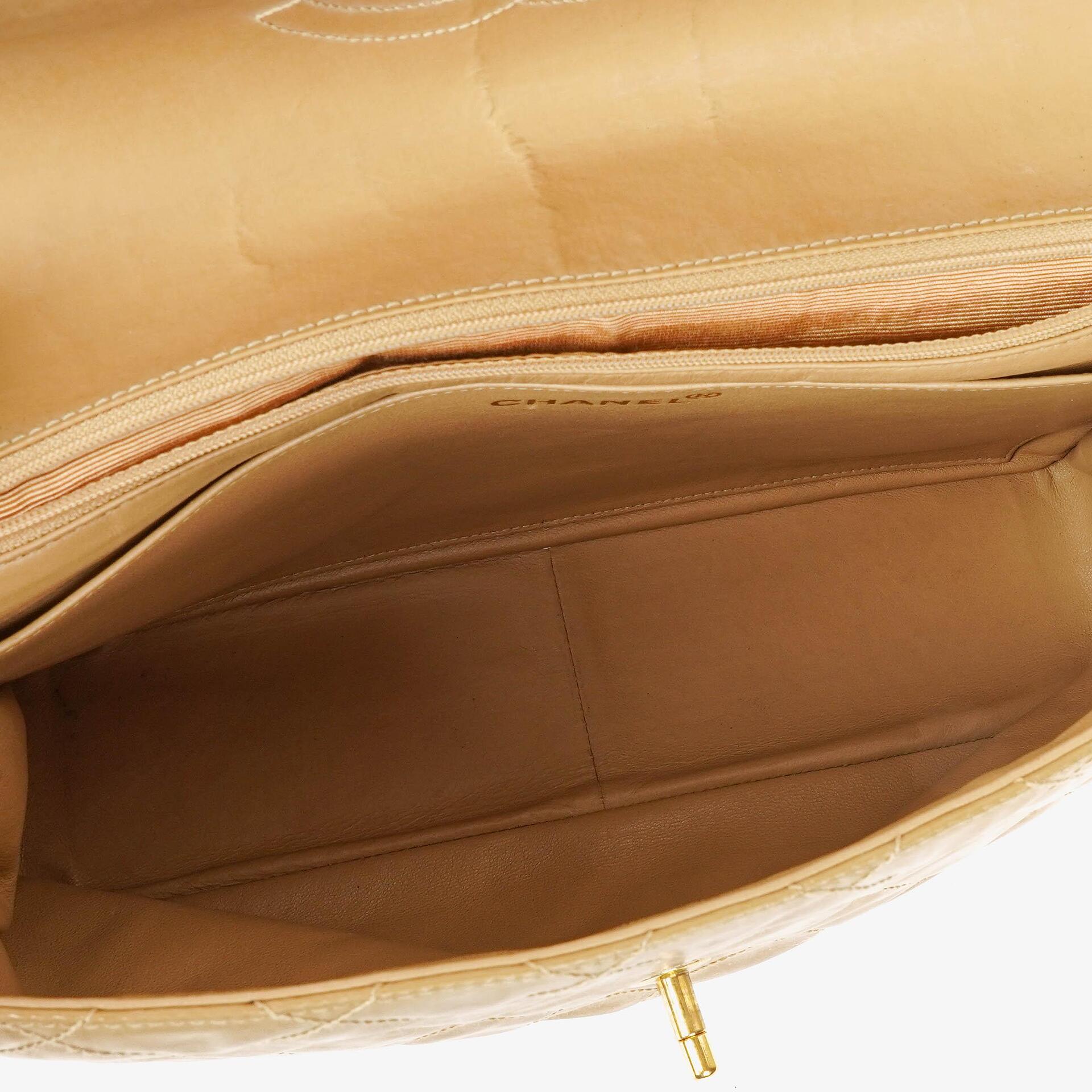 Chanel Jumbo CC Klassische Einzelklappe Tasche Beige Gestepptes Lackleder 24K Vergoldete Beschläge