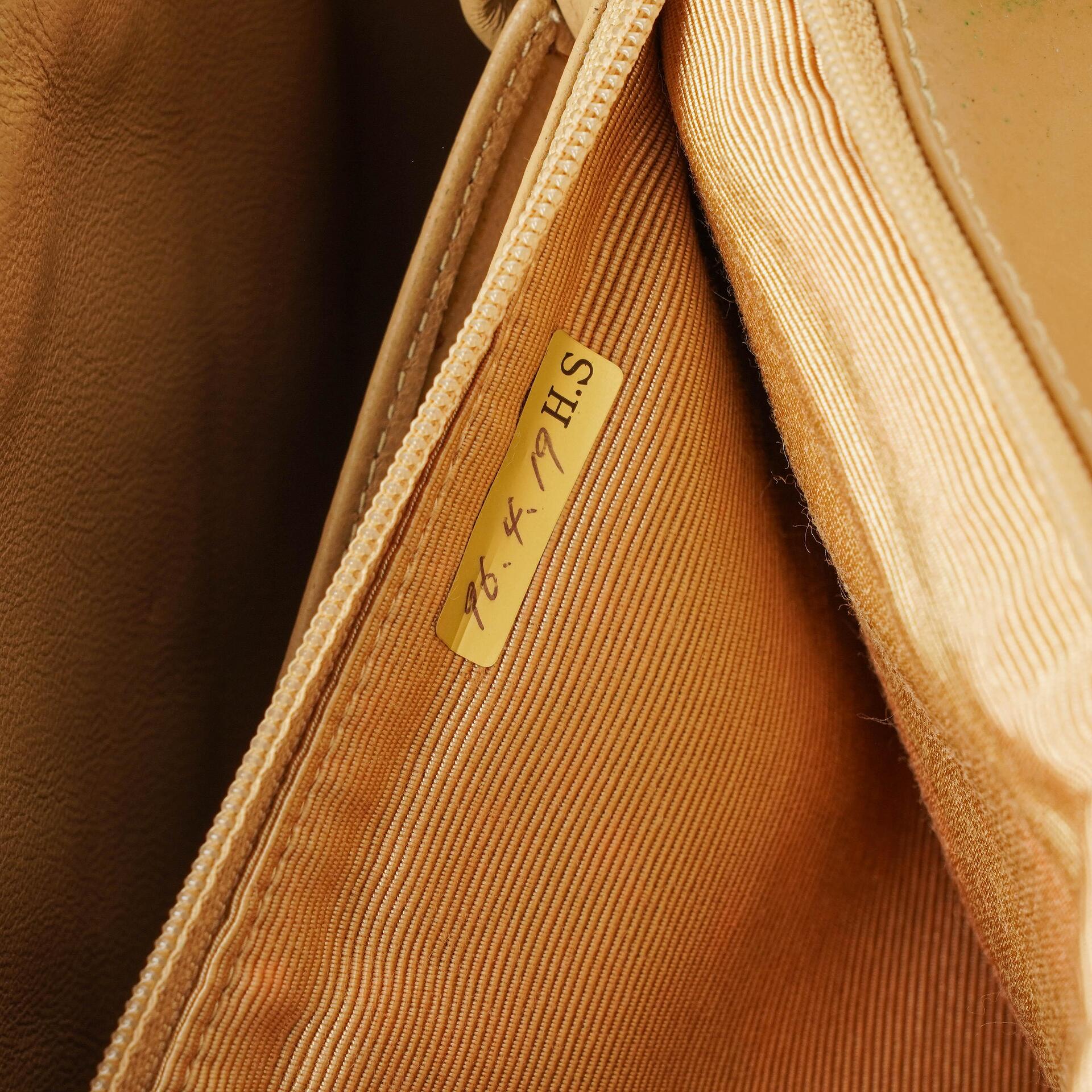 Chanel Jumbo CC Klassische Einzelklappe Tasche Beige Gestepptes Lackleder 24K Vergoldete Beschläge