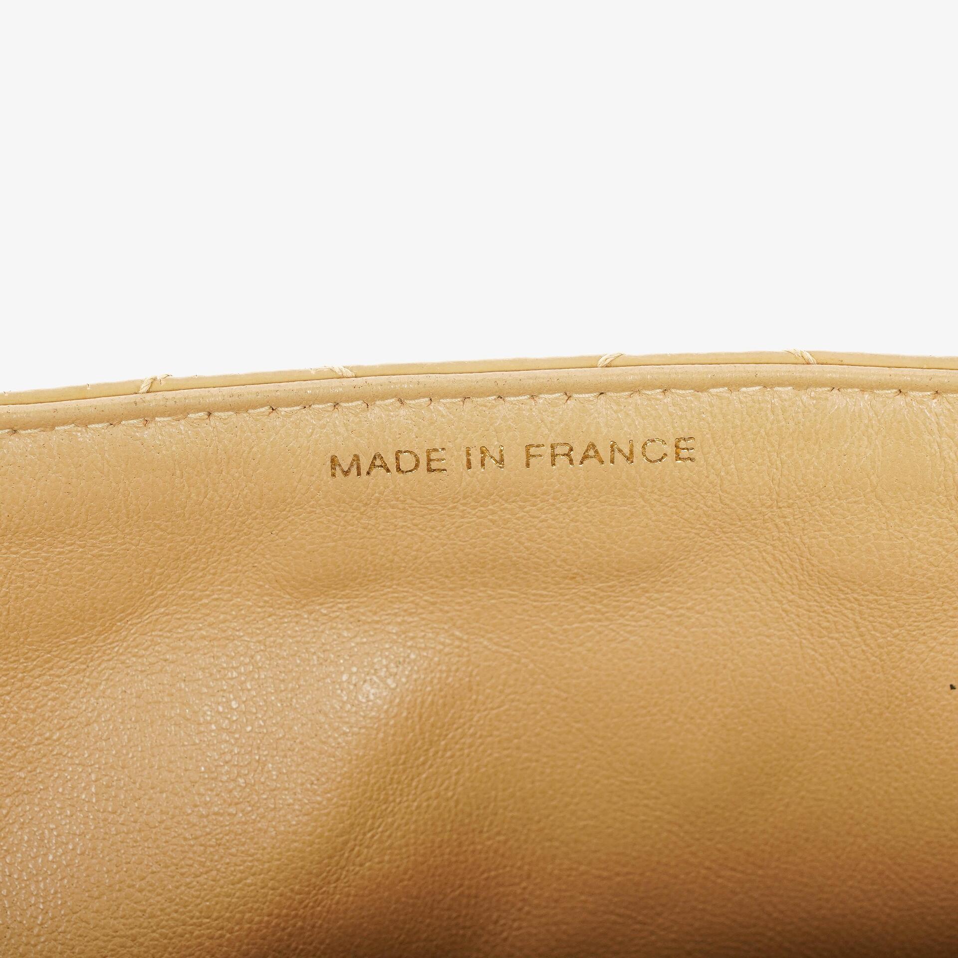 Chanel Jumbo CC Klassische Einzelklappe Tasche Beige Gestepptes Lackleder 24K Vergoldete Beschläge