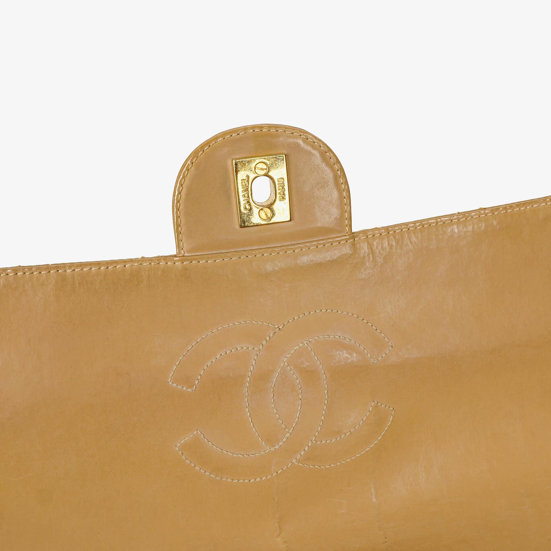 Chanel Jumbo CC Klassische Einzelklappe Tasche Beige Gestepptes Lackleder 24K Vergoldete Beschläge