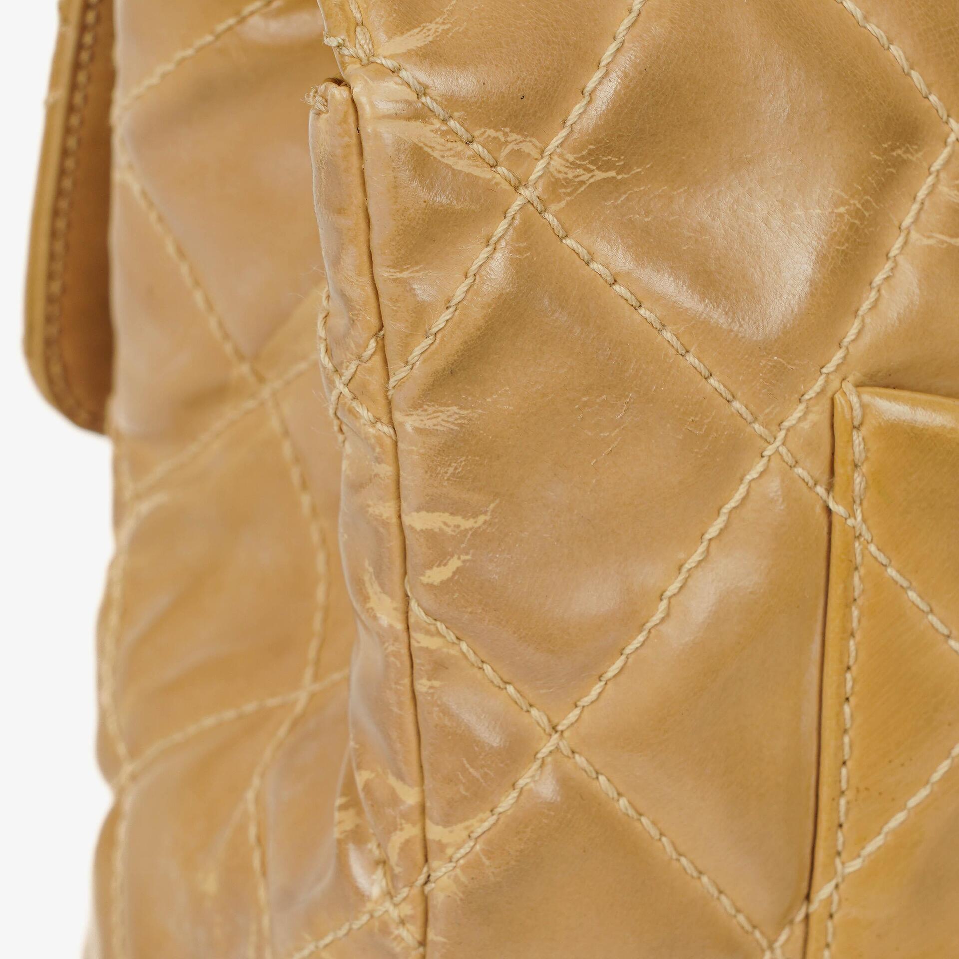 Chanel Jumbo CC Klassische Einzelklappe Tasche Beige Gestepptes Lackleder 24K Vergoldete Beschläge