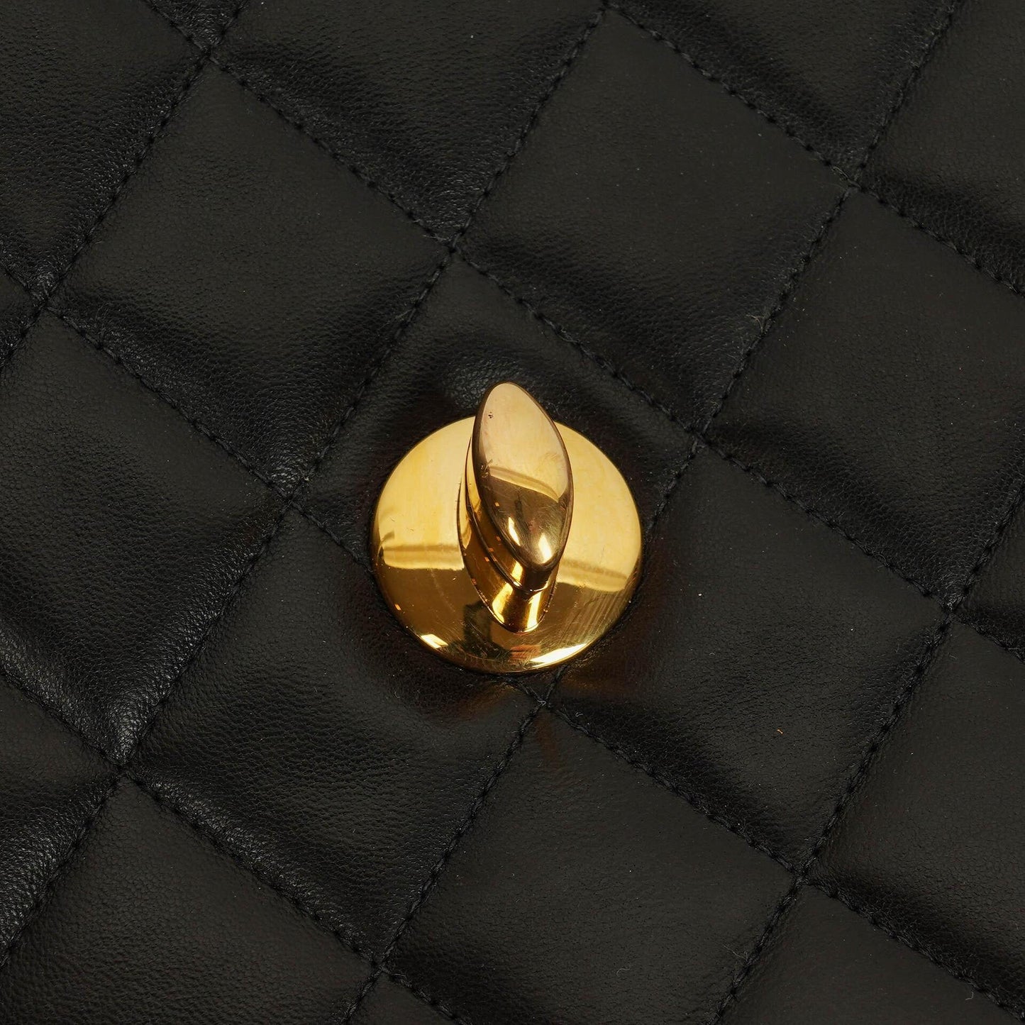 Chanel Jumbo CC Classic Single Flap Tasche aus schwarzem gestepptem Lammleder mit 24K vergoldeter Hardware