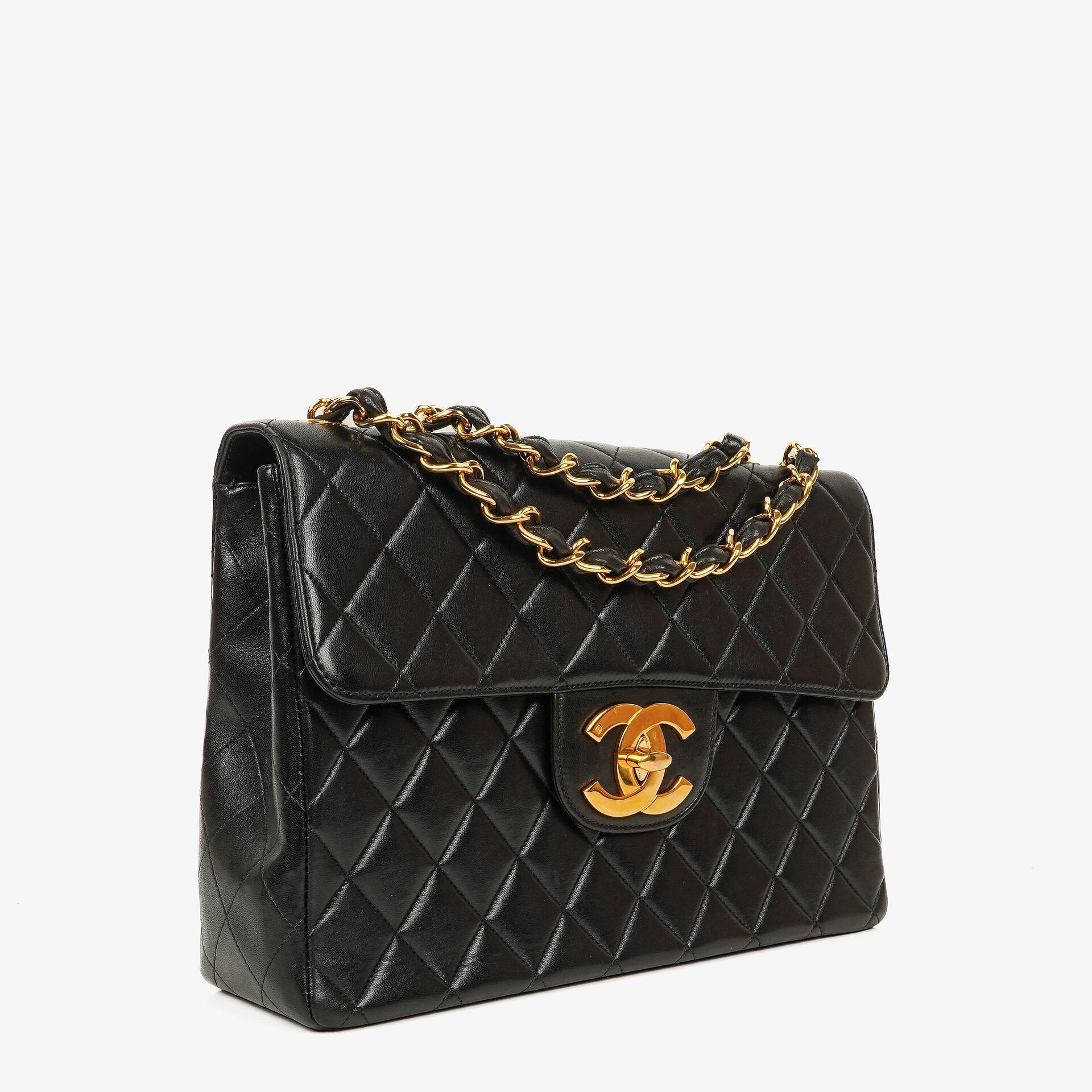 Chanel Jumbo CC Classic Single Flap Maxi Logo Tasche aus schwarzem gestepptem Lammleder mit 24K vergoldeten Beschlägen
