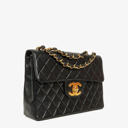 Chanel Jumbo CC Classic Single Flap Maxi Logo Tasche aus schwarzem gestepptem Lammleder mit 24K vergoldeten Beschlägen