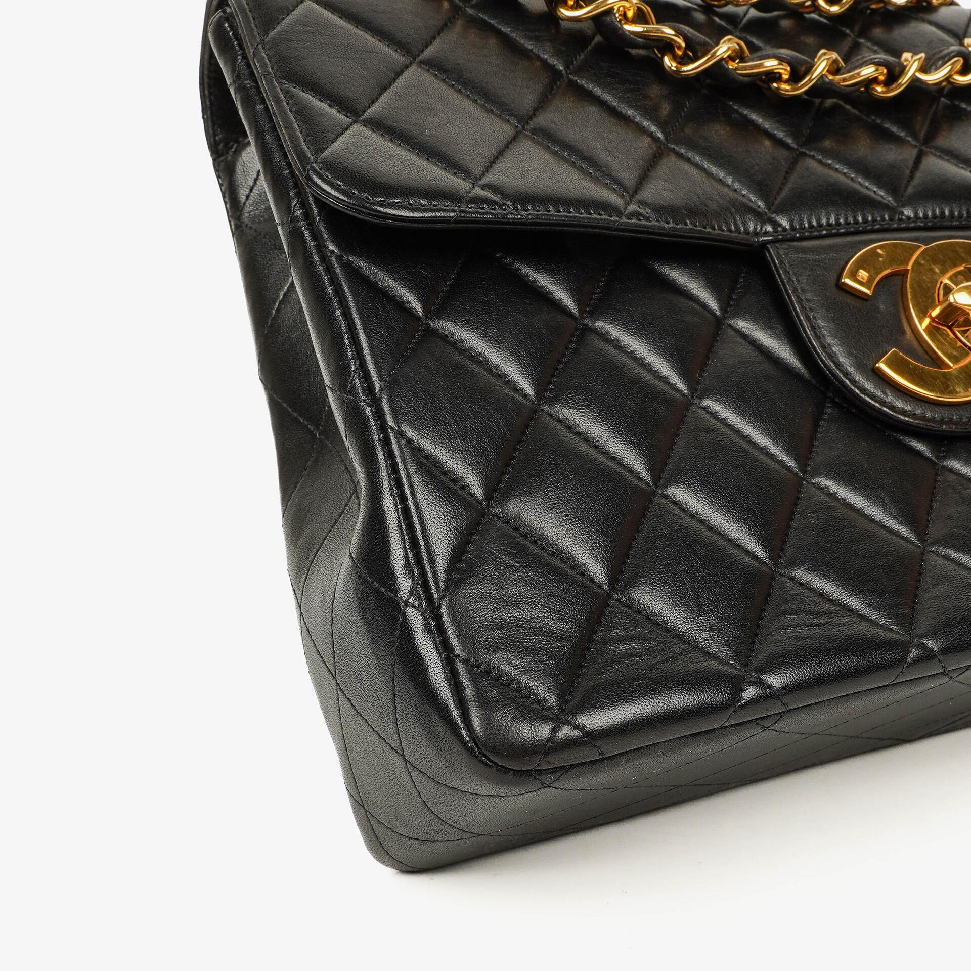 Chanel Jumbo CC Classic Single Flap Maxi Logo Tasche aus schwarzem gestepptem Lammleder mit 24K vergoldeten Beschlägen