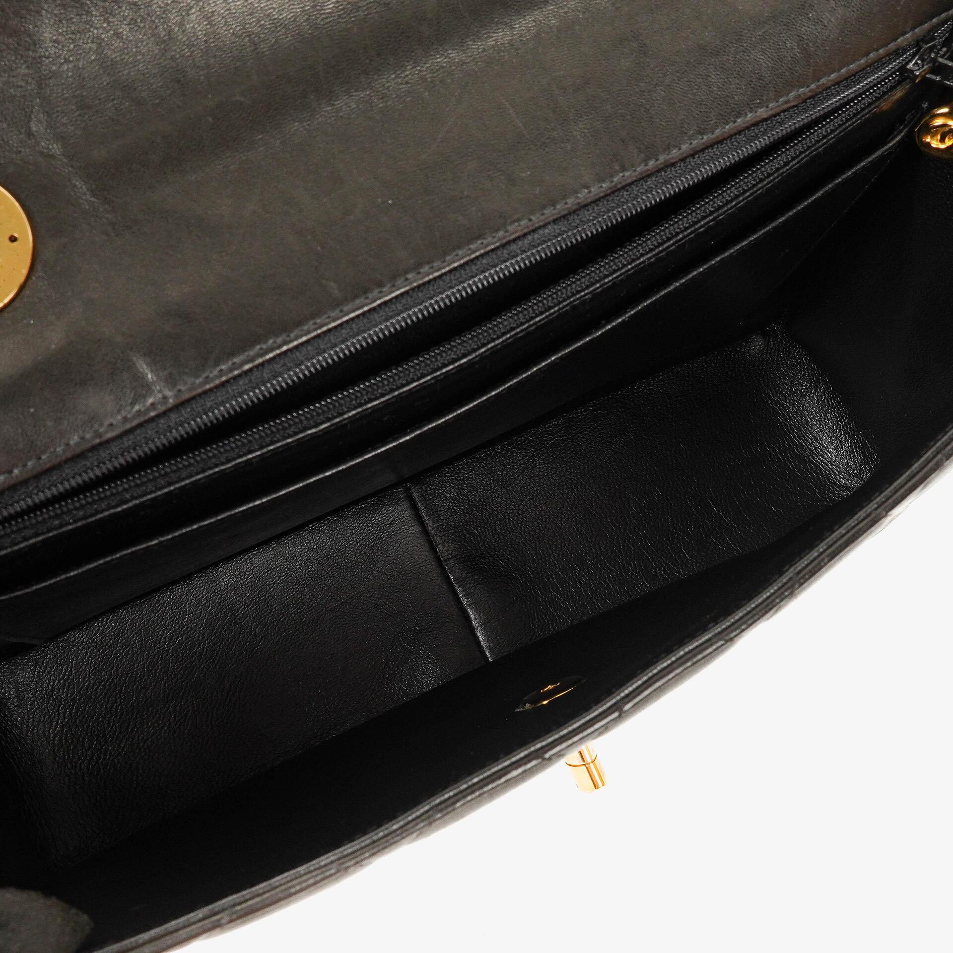 Chanel Jumbo CC Classic Single Flap Maxi Logo Tasche aus schwarzem gestepptem Lammleder mit 24K vergoldeten Beschlägen