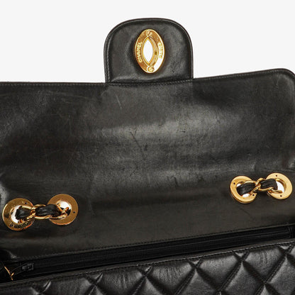 Chanel Jumbo CC Classic Single Flap Maxi Logo Tasche aus schwarzem gestepptem Lammleder mit 24K vergoldeten Beschlägen