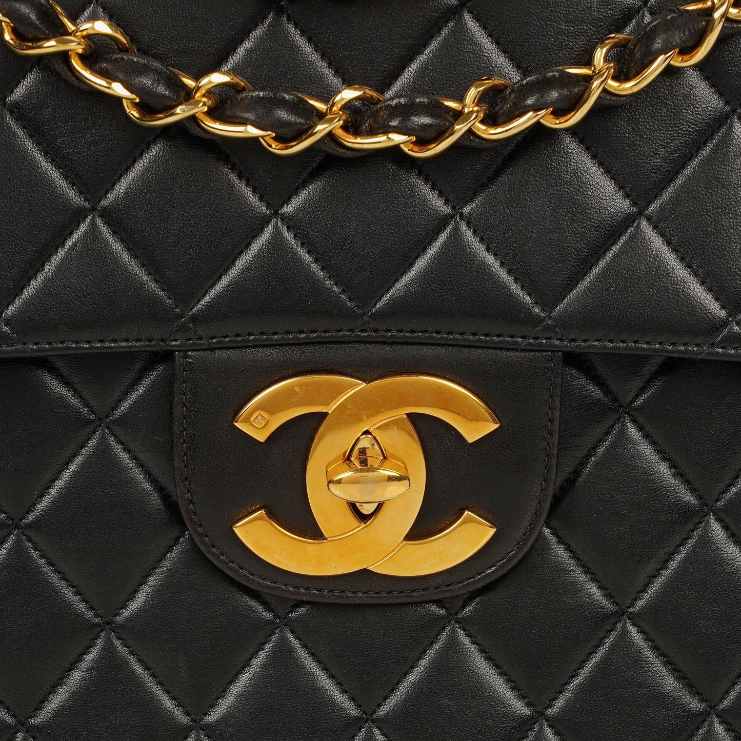 Chanel Jumbo CC Classic Single Flap Maxi Logo Tasche aus schwarzem gestepptem Lammleder mit 24K vergoldeten Beschlägen