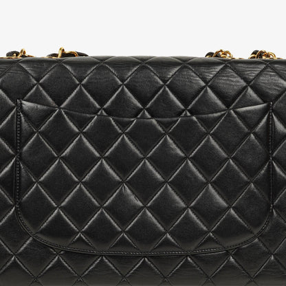 Chanel Jumbo CC Classic Single Flap Maxi Logo Tasche aus schwarzem gestepptem Lammleder mit 24K vergoldeten Beschlägen