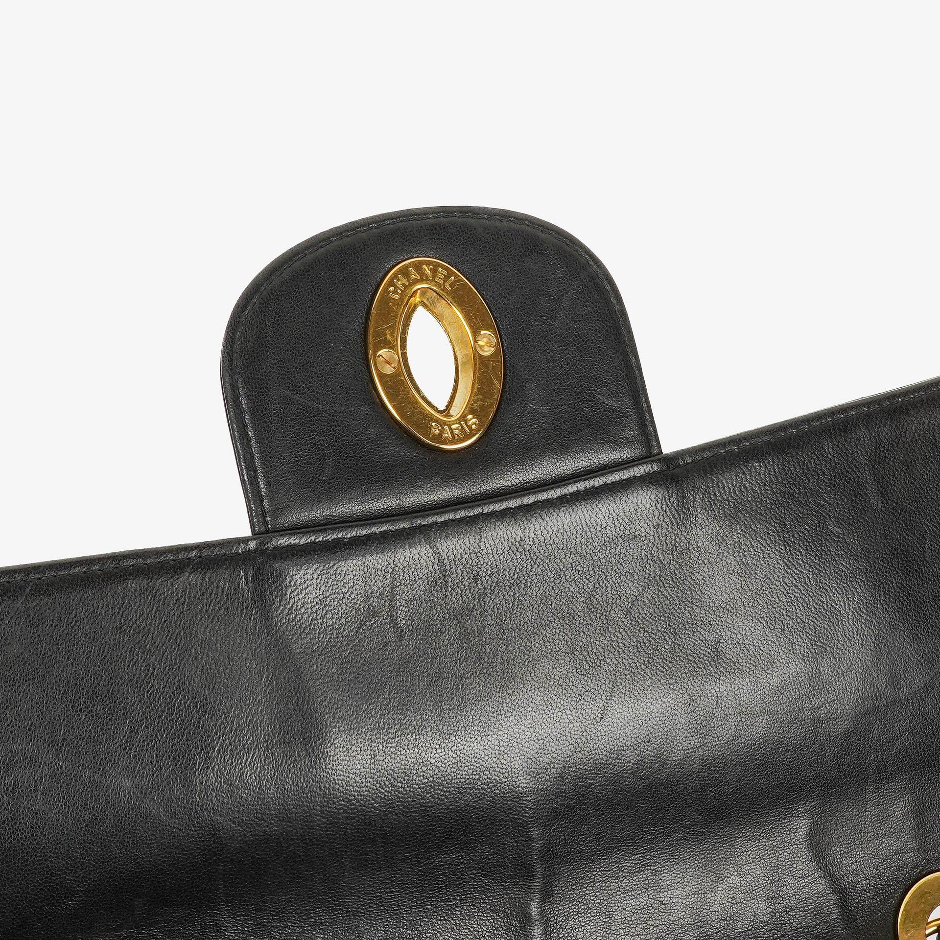 Chanel Jumbo CC Vertikal Tasche aus schwarzem gestepptem Lammleder mit 24K vergoldeten Beschlägen