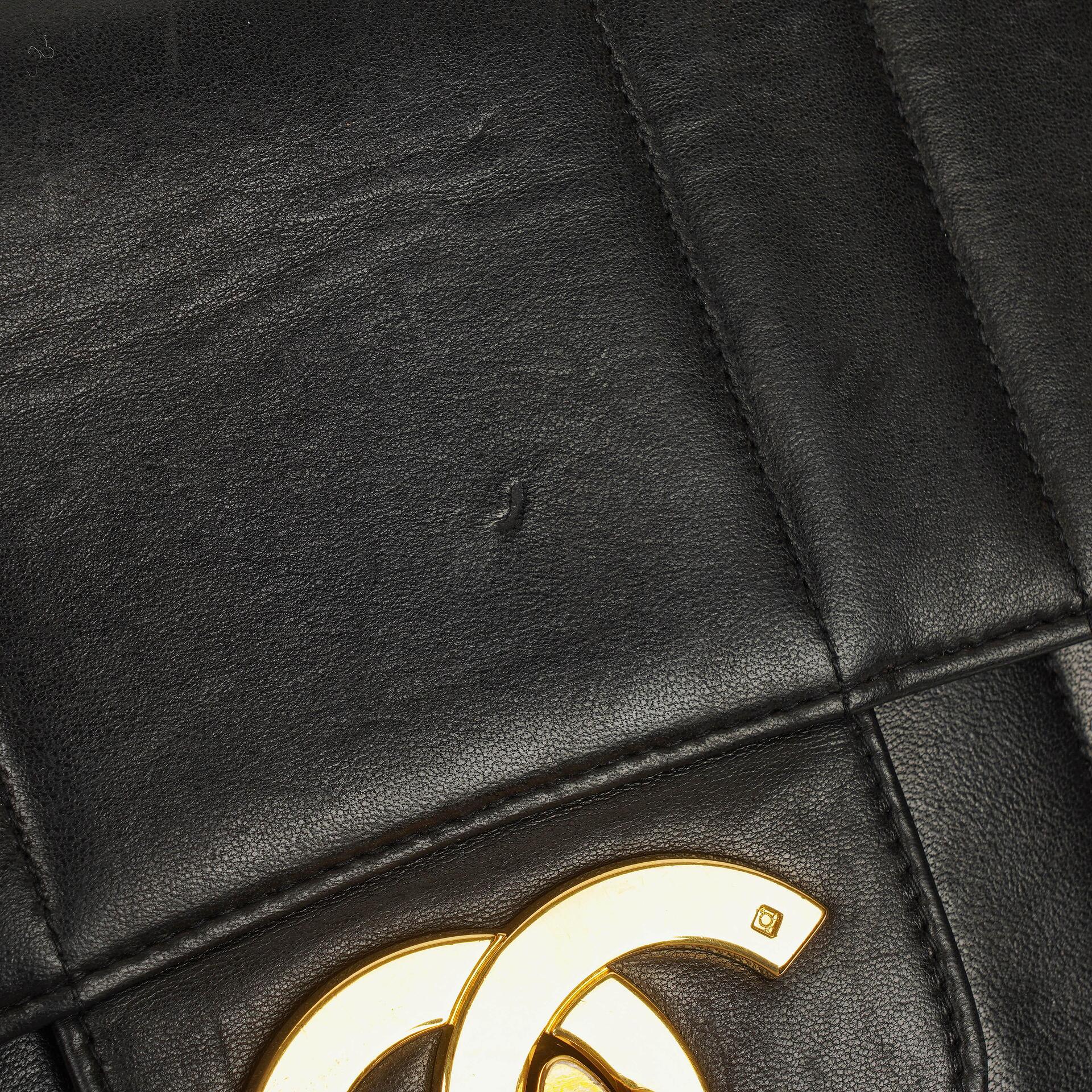 Chanel Jumbo CC Vertikal Tasche aus schwarzem gestepptem Lammleder mit 24K vergoldeten Beschlägen