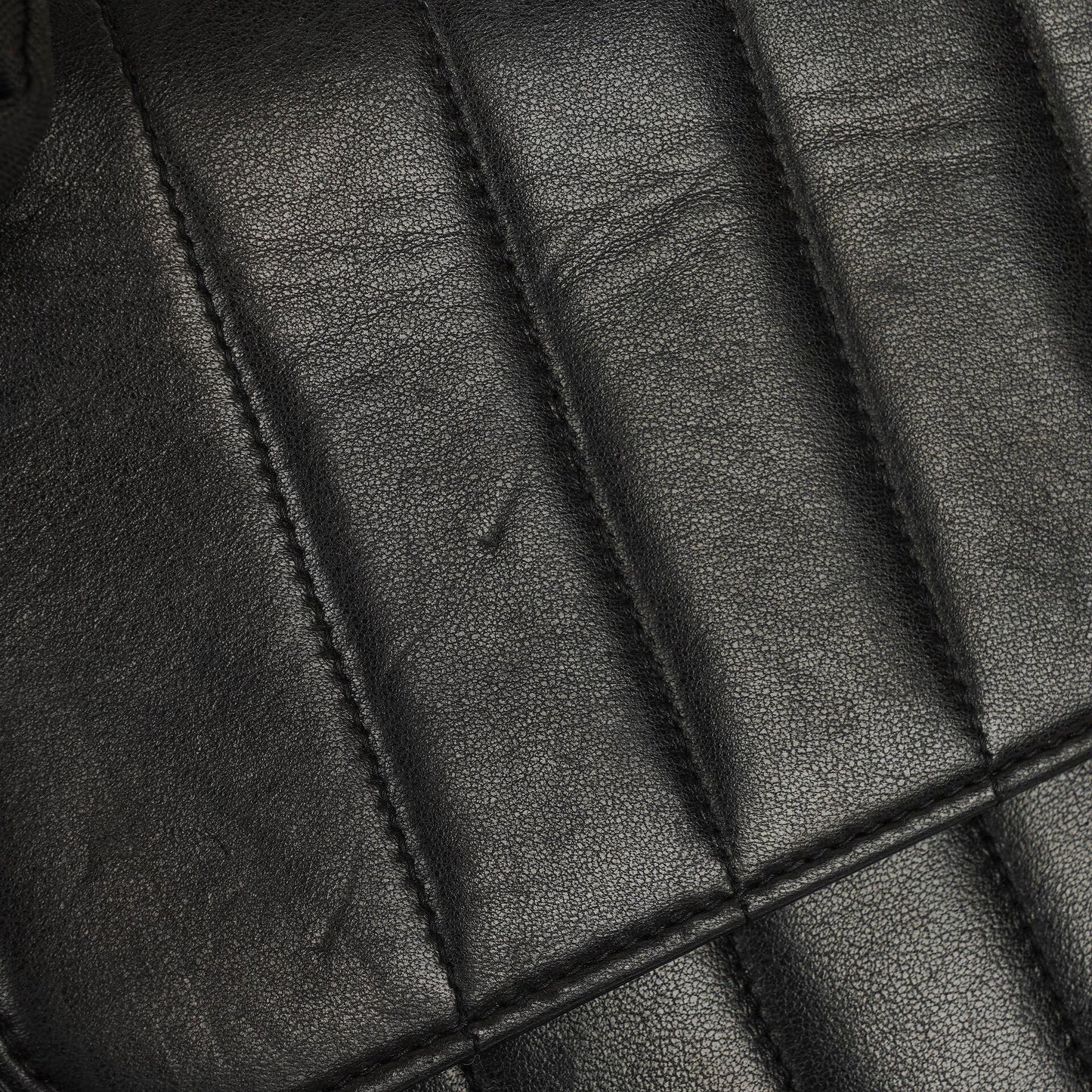 Chanel Jumbo CC Vertikal Tasche aus schwarzem gestepptem Lammleder mit 24K vergoldeten Beschlägen