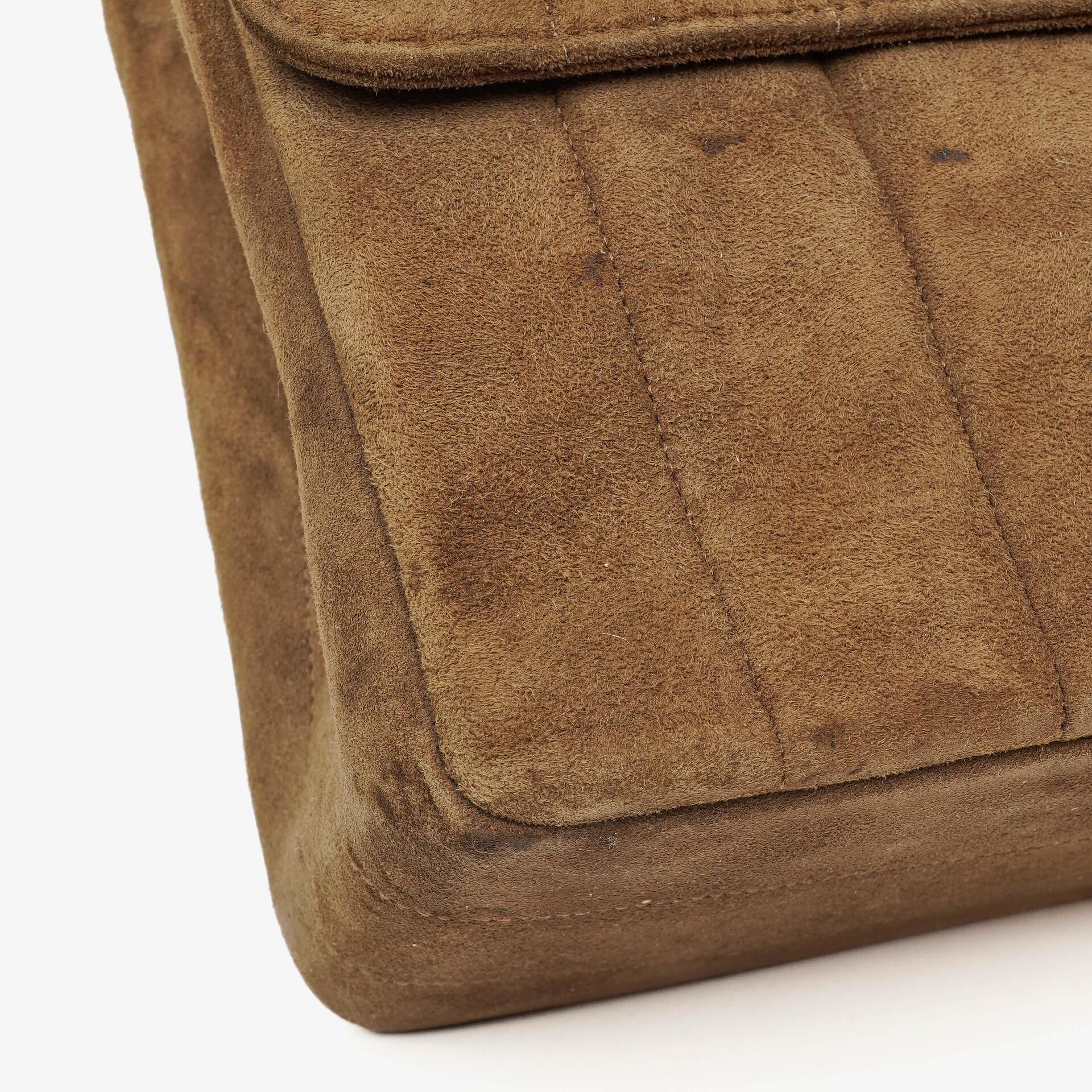 Chanel Jumbo CC Vertical Flap Bag aus gestepptem Wildleder mit 24K vergoldeter Hardware