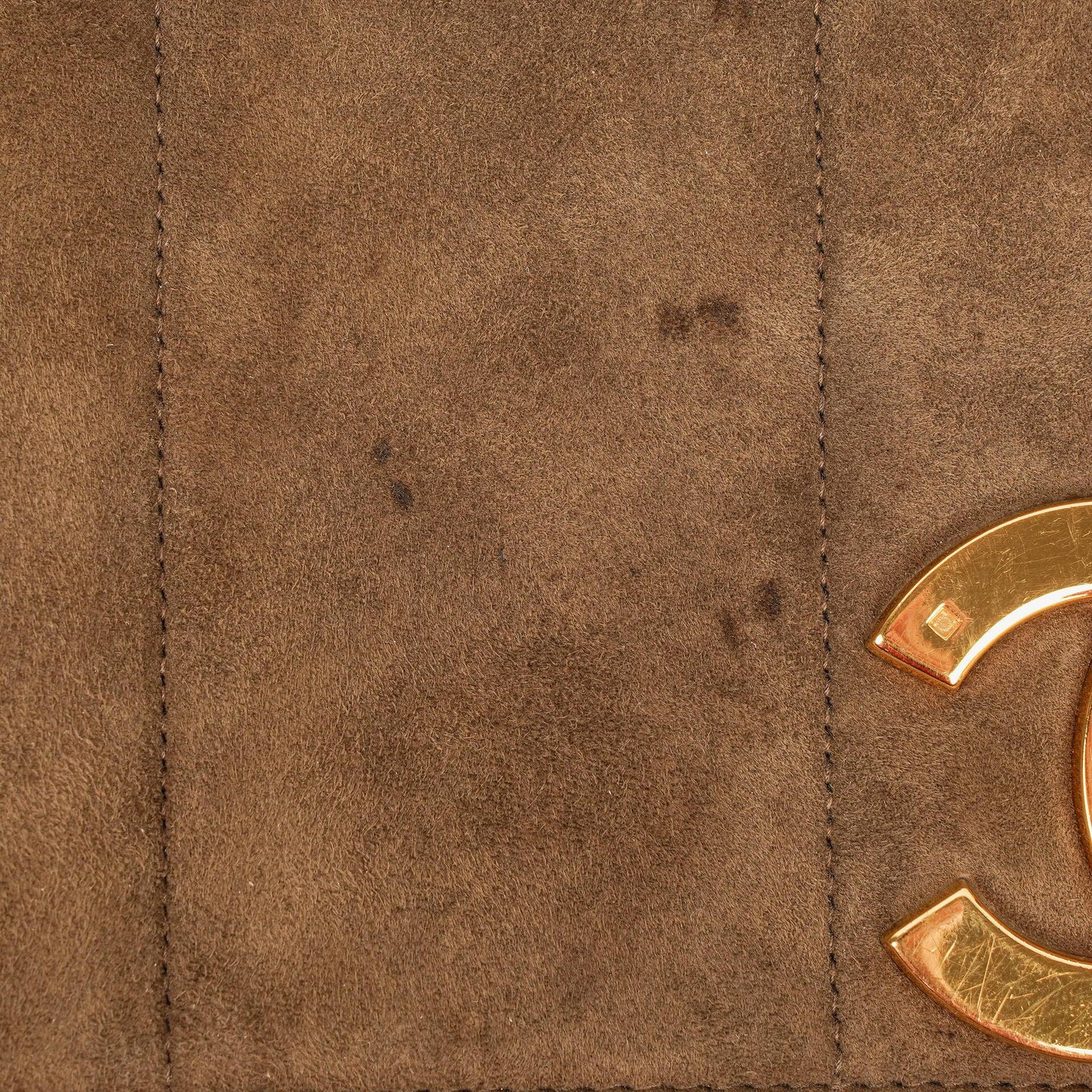 Chanel Jumbo CC Vertical Flap Bag aus gestepptem Wildleder mit 24K vergoldeter Hardware