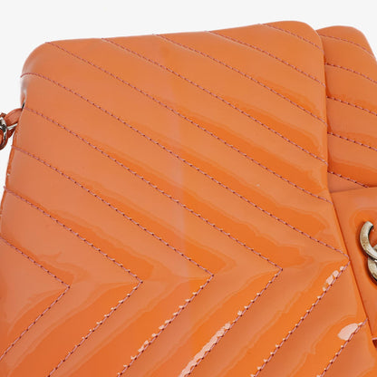 Chanel Jumbo Classic Single Flap Tasche aus gestepptem Chevron-Lackleder mit silberfarbener Hardware