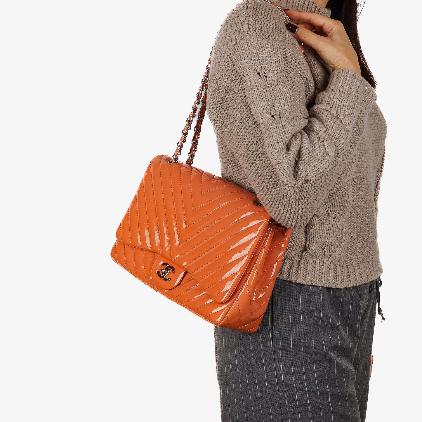 Chanel Jumbo Classic Single Flap Tasche aus gestepptem Chevron-Lackleder mit silberfarbener Hardware