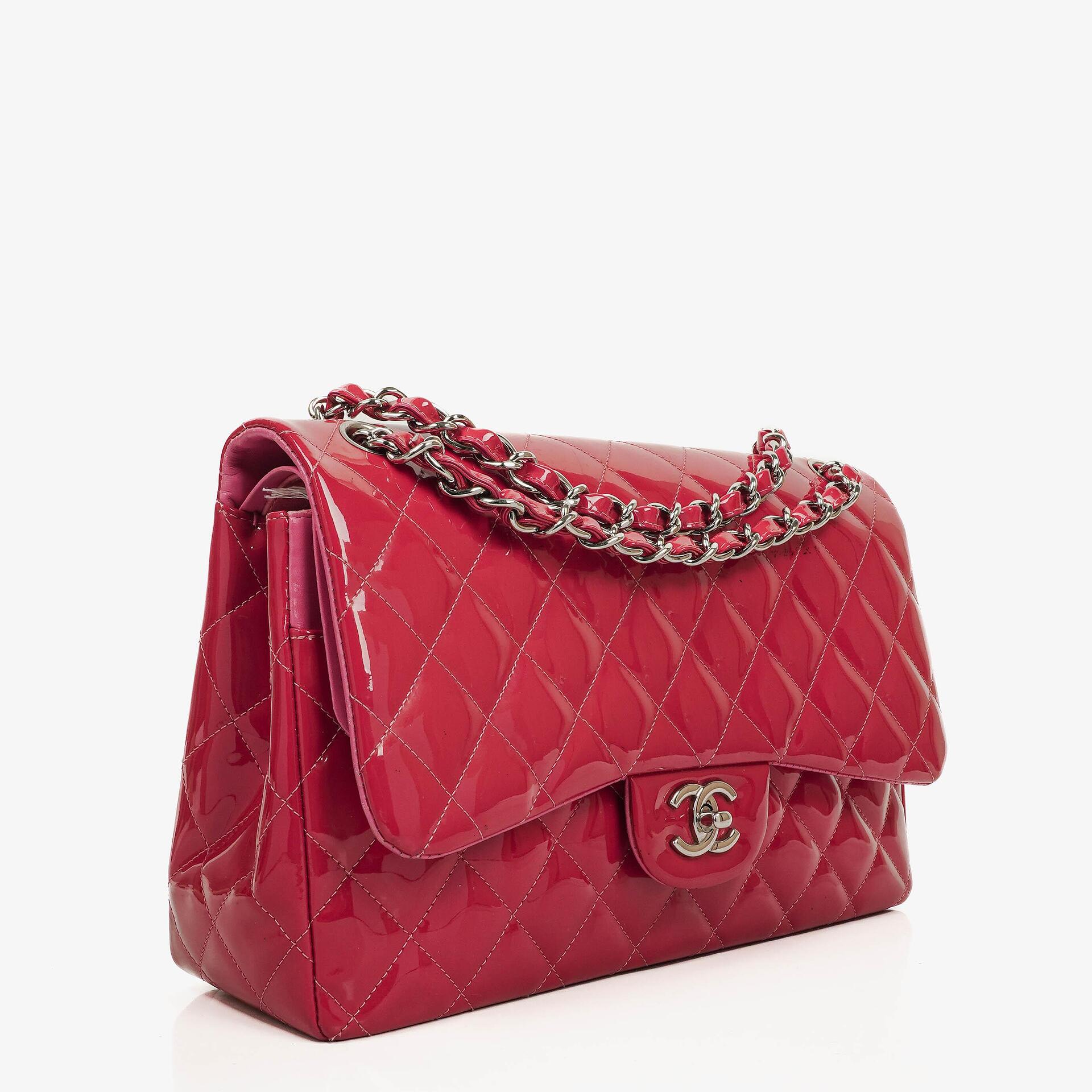 Chanel Jumbo Classic Double Flap Tasche aus gestepptem Lackleder mit silberfarbenen Beschlägen