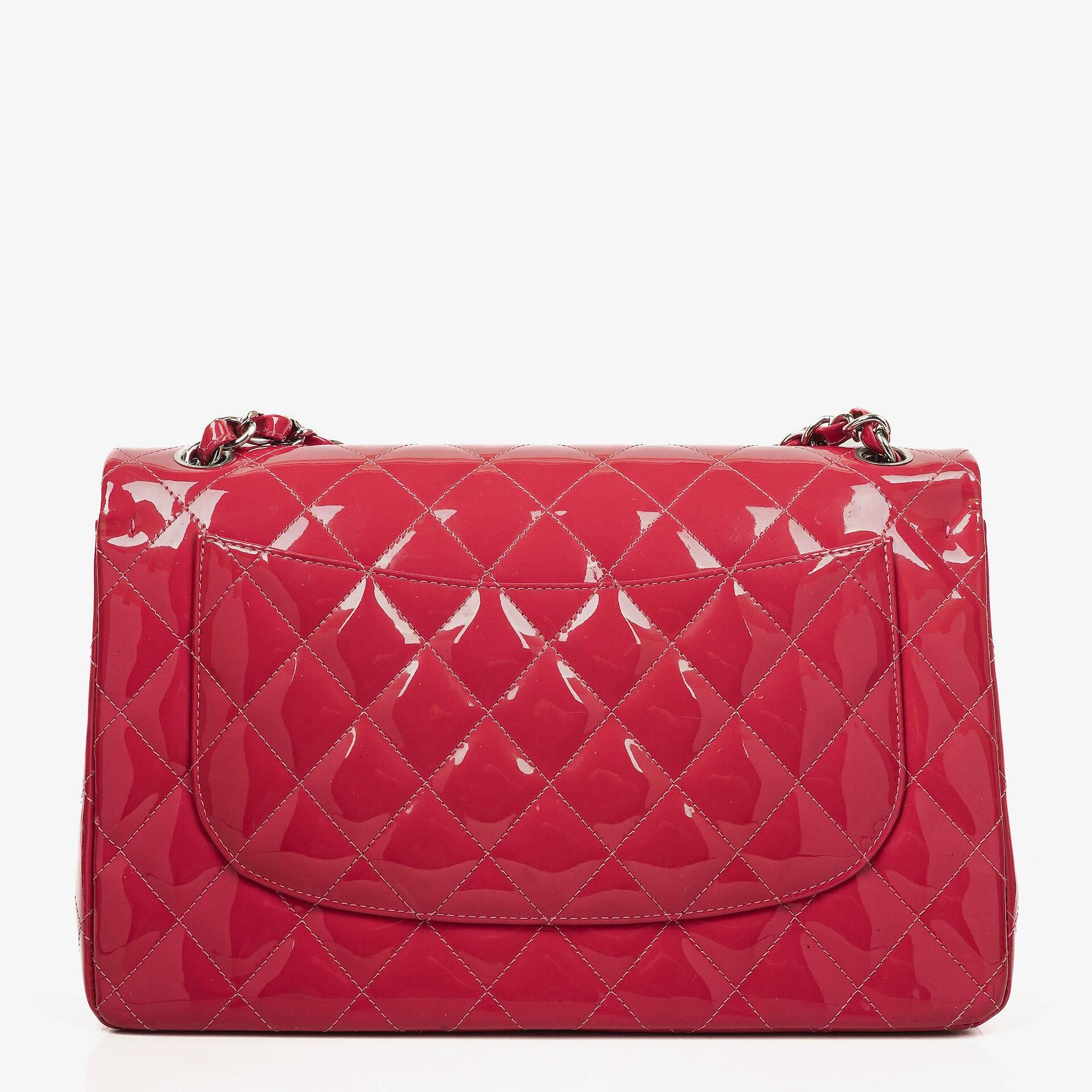 Chanel Jumbo Classic Double Flap Tasche aus gestepptem Lackleder mit silberfarbenen Beschlägen