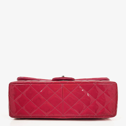 Chanel Jumbo Classic Double Flap Tasche aus gestepptem Lackleder mit silberfarbenen Beschlägen