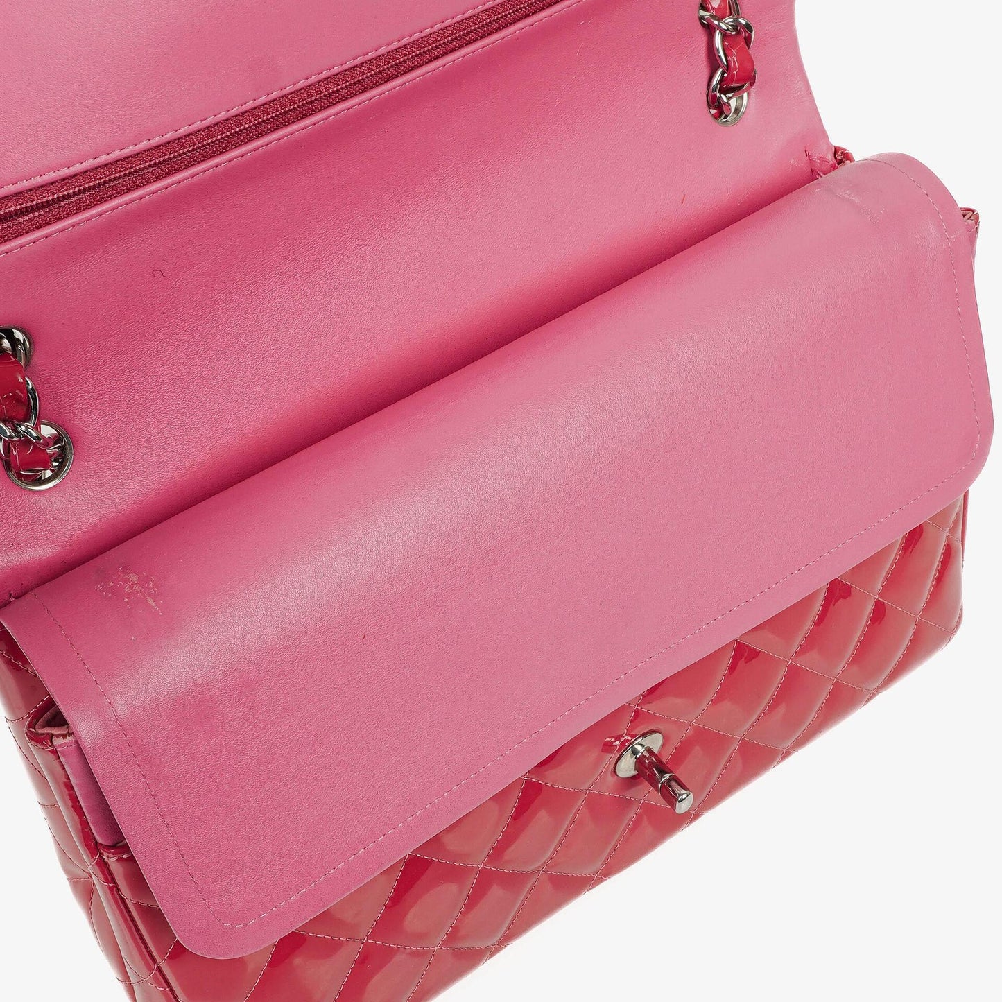 Chanel Jumbo Classic Double Flap Tasche aus gestepptem Lackleder mit silberfarbenen Beschlägen