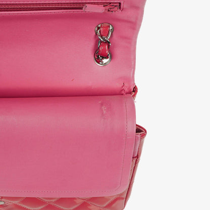 Chanel Jumbo Classic Double Flap Tasche aus gestepptem Lackleder mit silberfarbenen Beschlägen