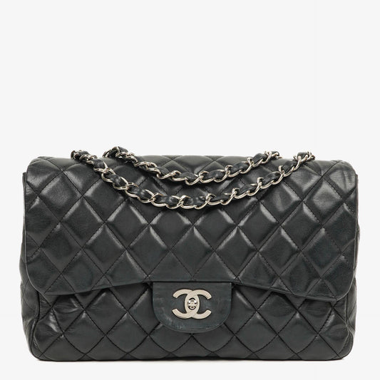 Chanel Jumbo Classic Single Flap Tasche aus schwarzem gestepptem Leder mit silberfarbener Hardware