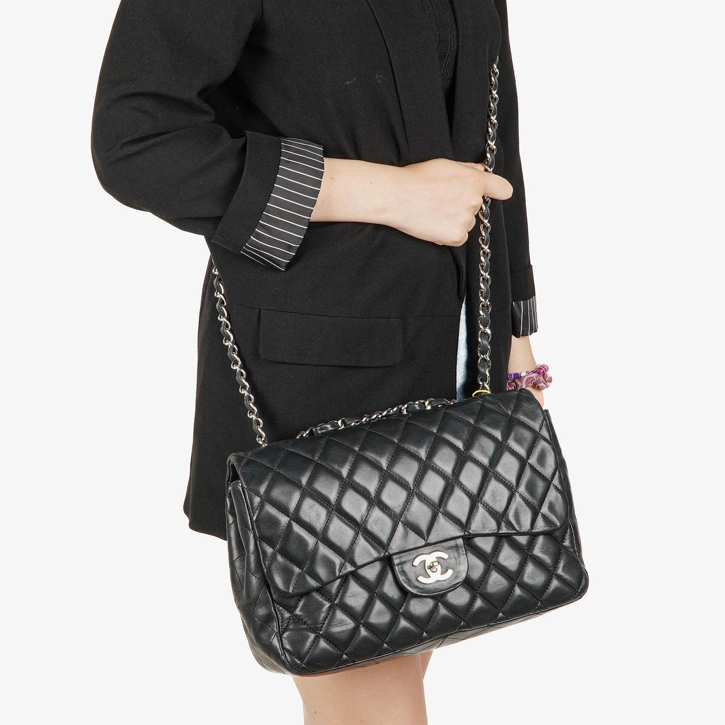 Chanel Jumbo Classic Single Flap Tasche aus schwarzem gestepptem Leder mit silberfarbener Hardware