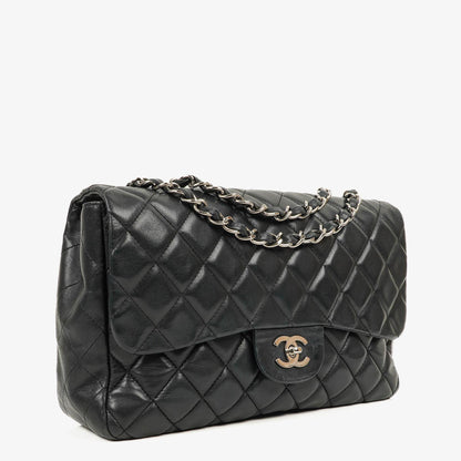 Chanel Jumbo Classic Single Flap Tasche aus schwarzem gestepptem Leder mit silberfarbener Hardware