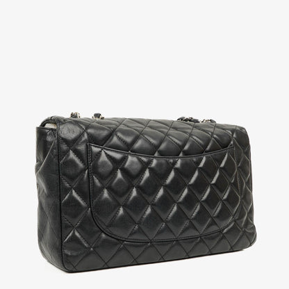 Chanel Jumbo Classic Single Flap Tasche aus schwarzem gestepptem Leder mit silberfarbener Hardware