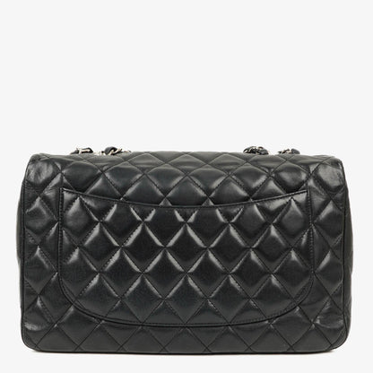 Chanel Jumbo Classic Single Flap Tasche aus schwarzem gestepptem Leder mit silberfarbener Hardware