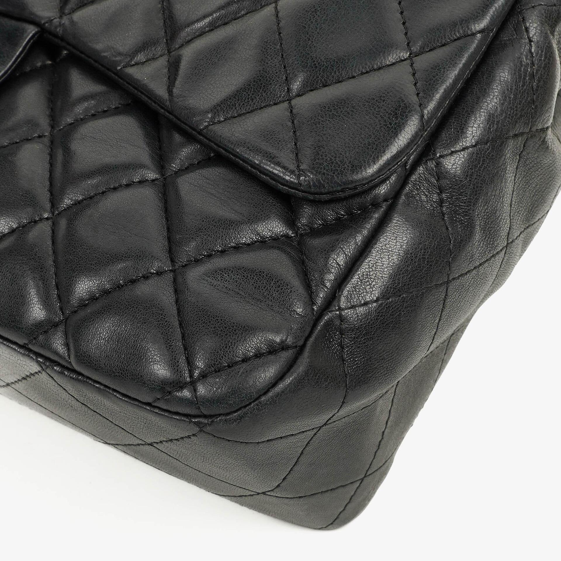 Chanel Jumbo Classic Single Flap Tasche aus schwarzem gestepptem Leder mit silberfarbener Hardware