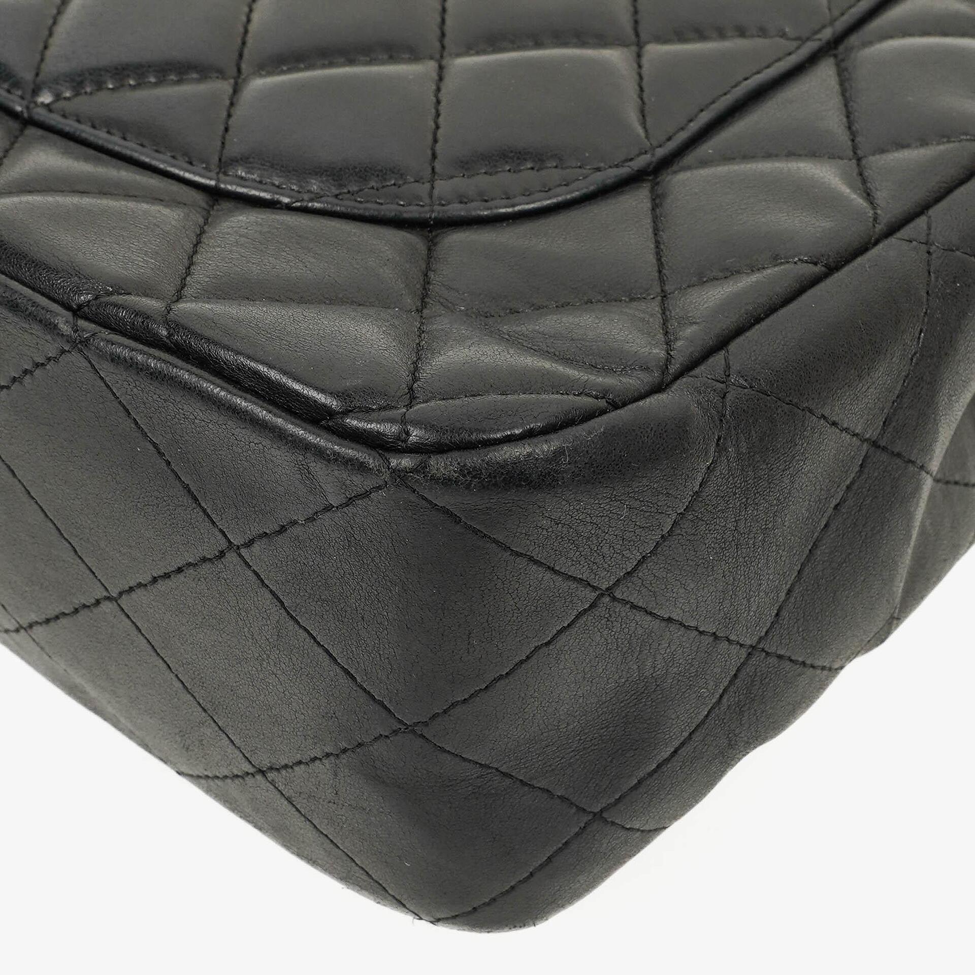 Chanel Jumbo Classic Single Flap Tasche aus schwarzem gestepptem Leder mit silberfarbener Hardware