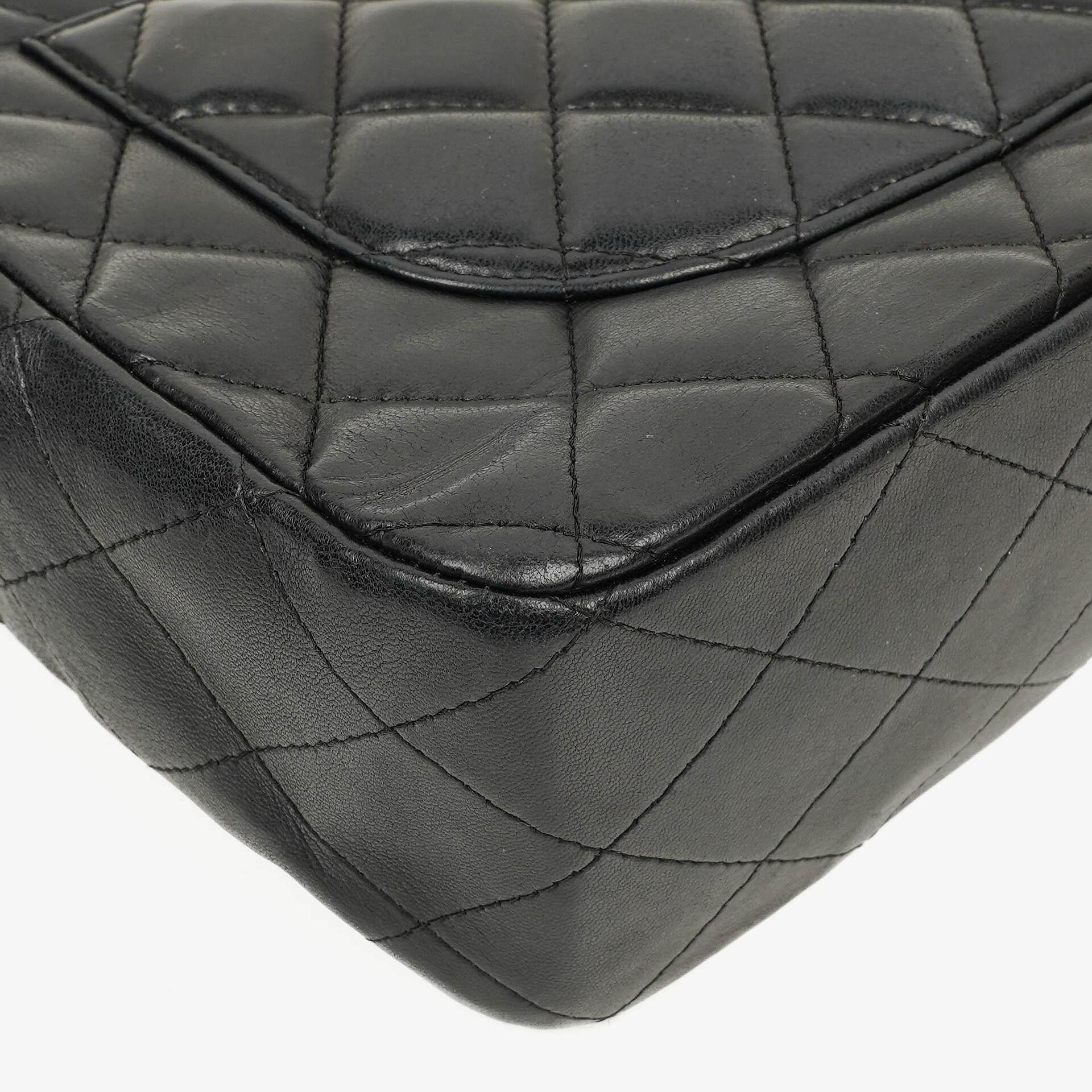 Chanel Jumbo Classic Single Flap Tasche aus schwarzem gestepptem Leder mit silberfarbener Hardware
