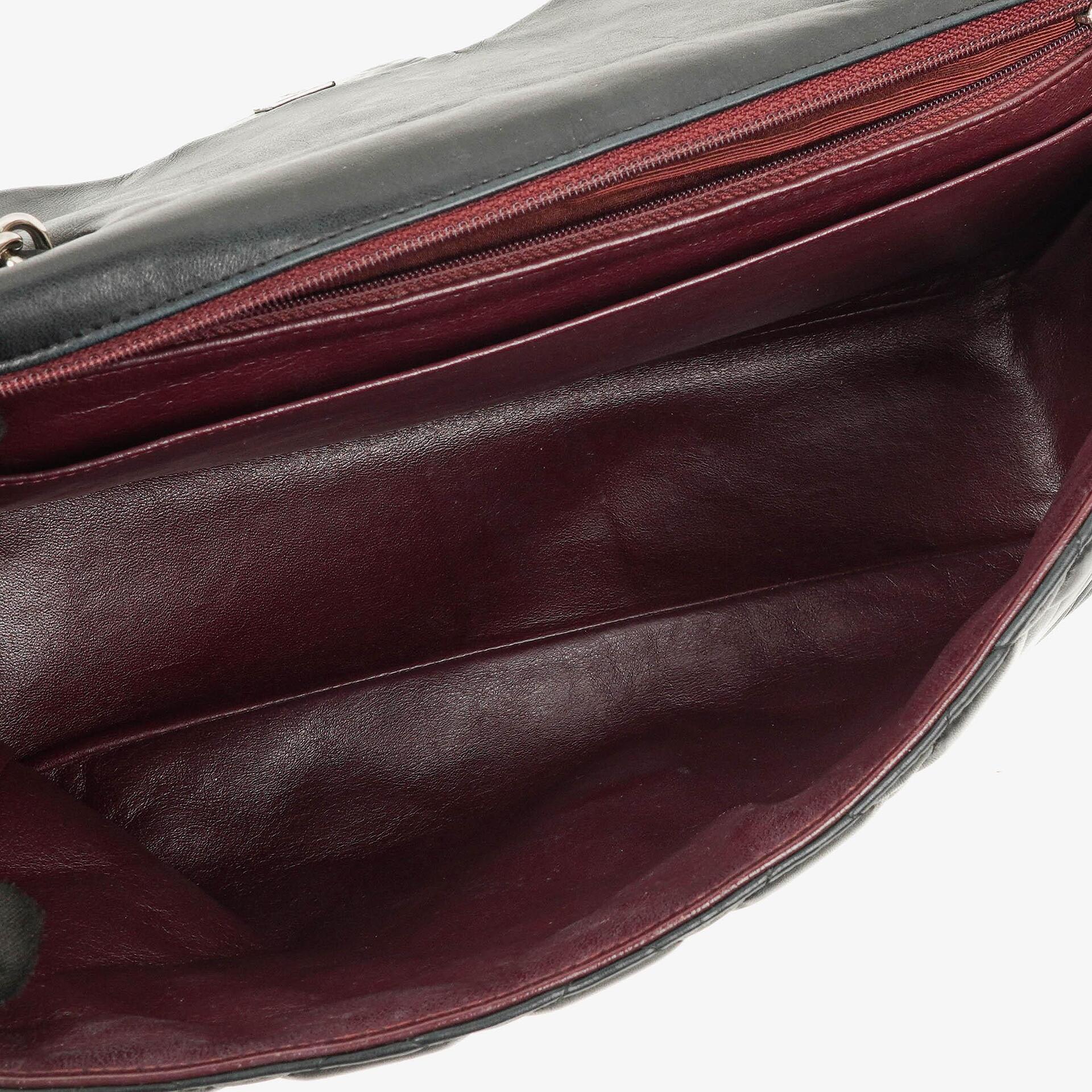 Chanel Jumbo Classic Single Flap Tasche aus schwarzem gestepptem Leder mit silberfarbener Hardware
