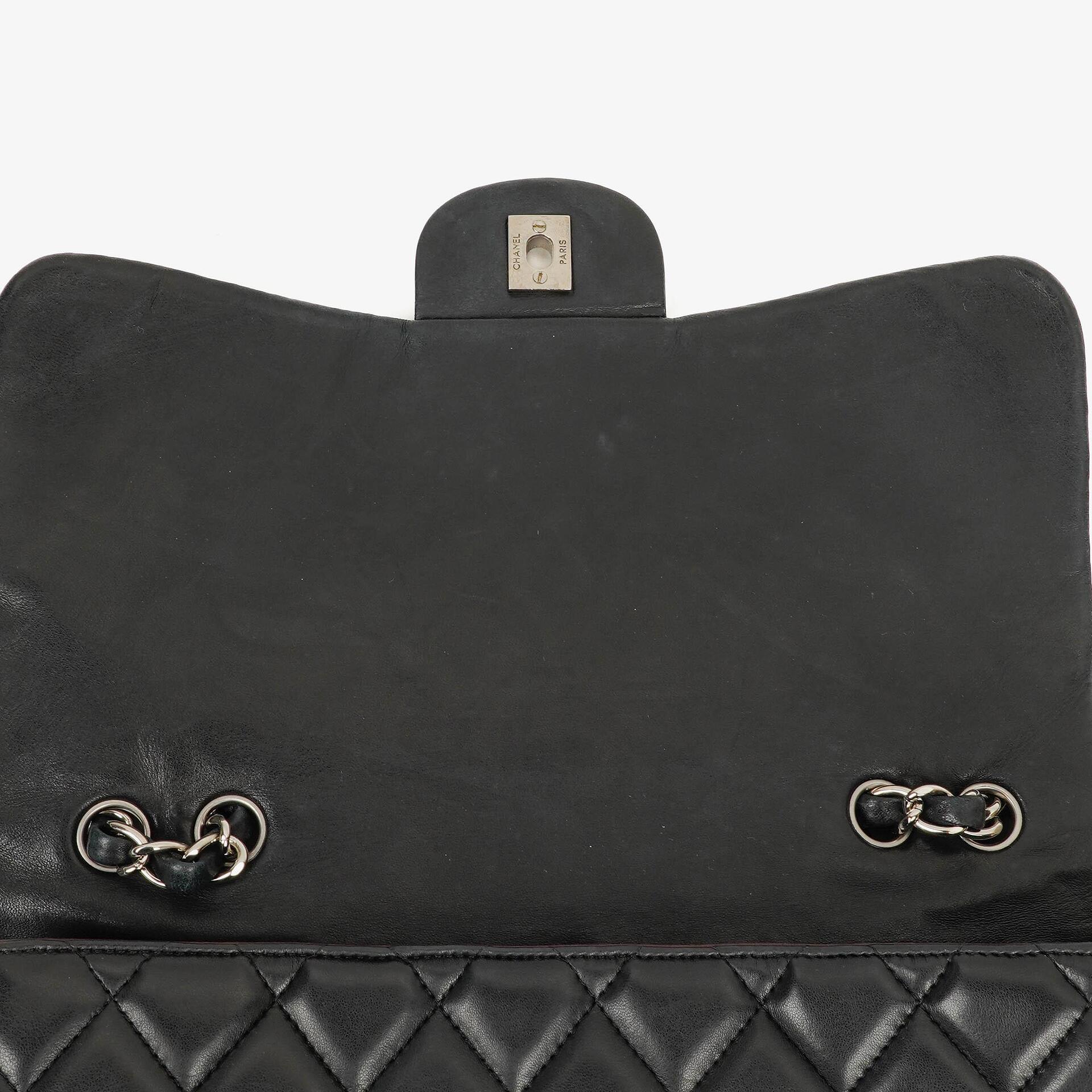 Chanel Jumbo Classic Single Flap Tasche aus schwarzem gestepptem Leder mit silberfarbener Hardware