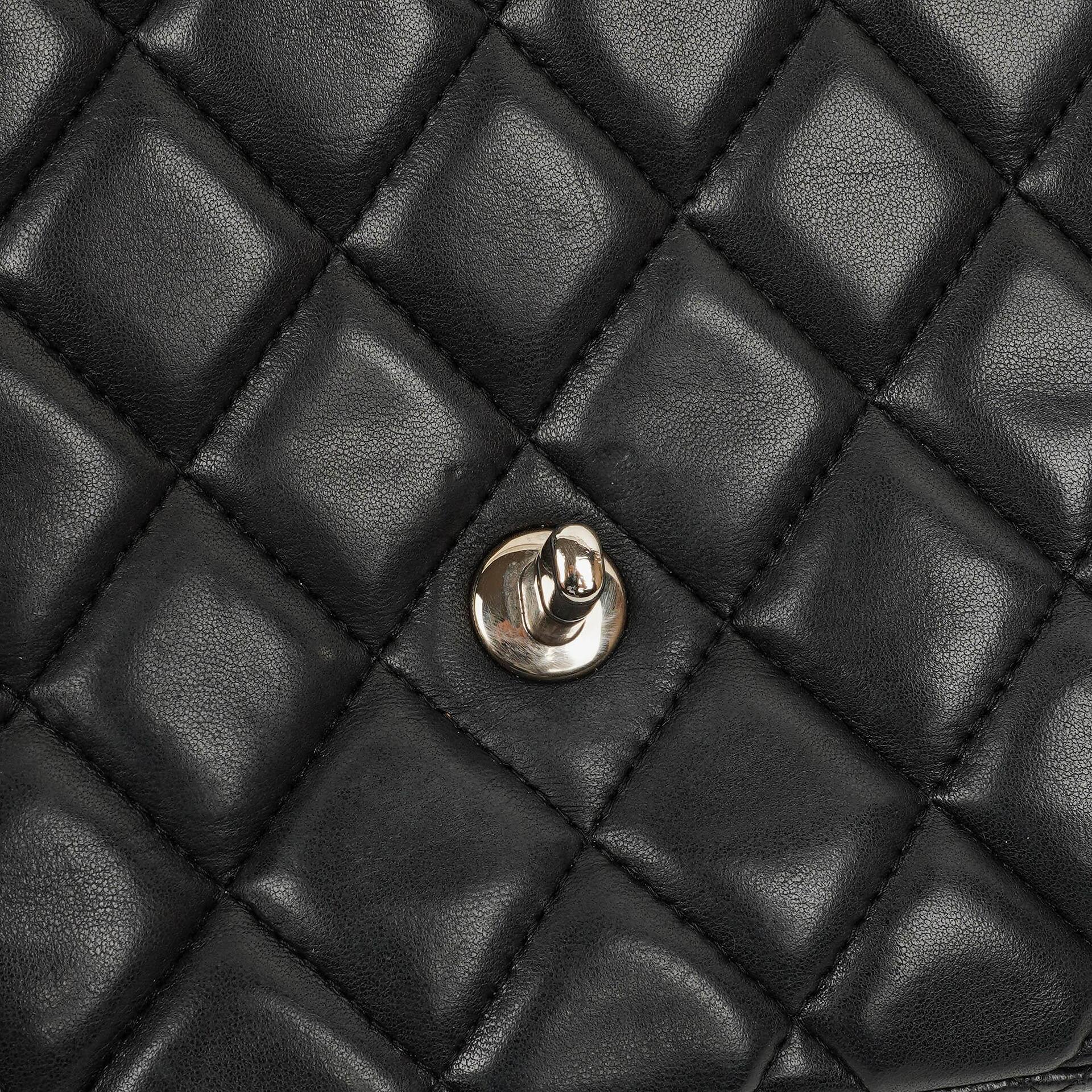 Chanel Jumbo Classic Single Flap Tasche aus schwarzem gestepptem Leder mit silberfarbener Hardware