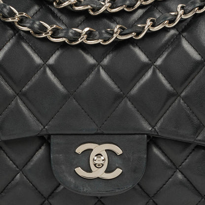 Chanel Jumbo Classic Single Flap Tasche aus schwarzem gestepptem Leder mit silberfarbener Hardware