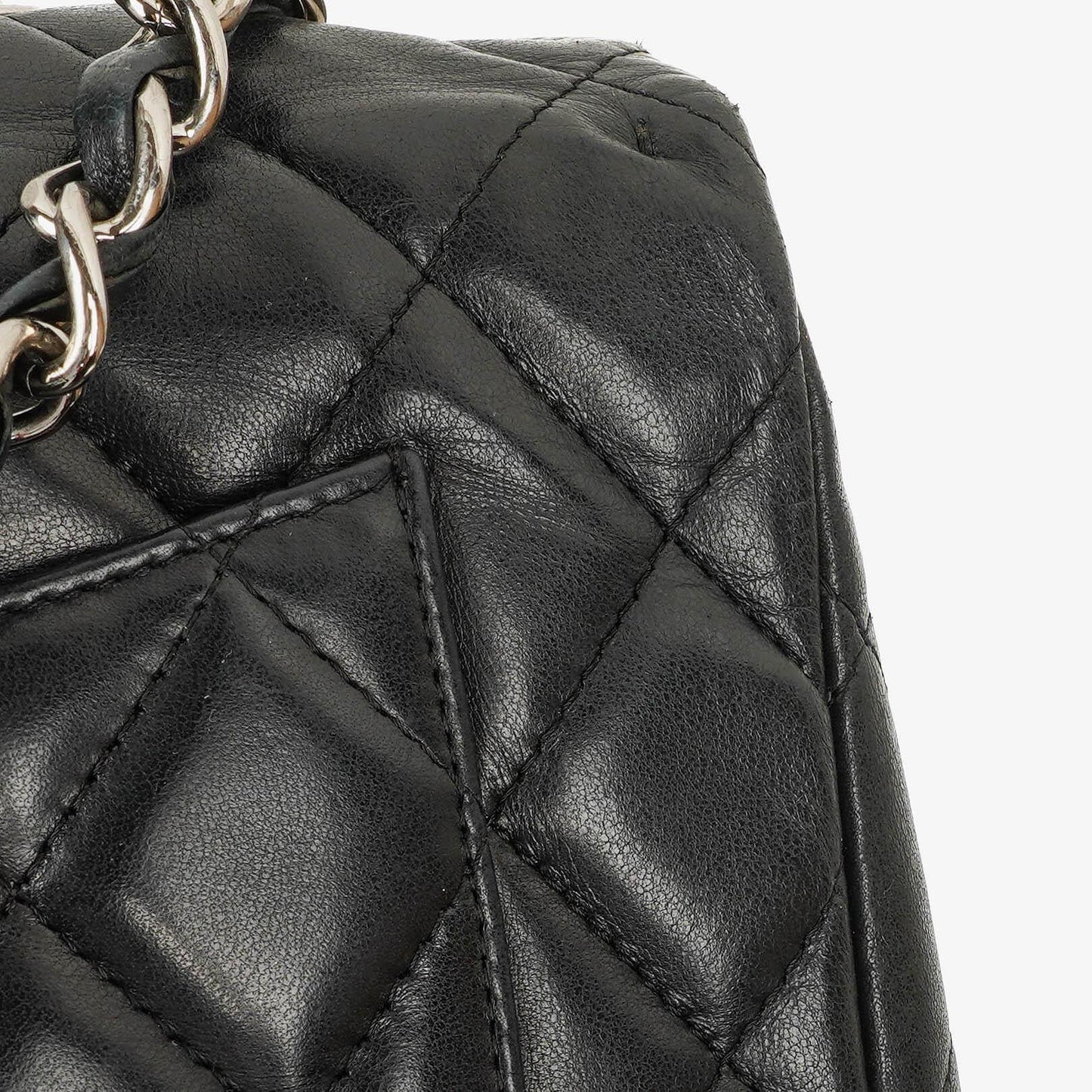 Chanel Jumbo Classic Single Flap Tasche aus schwarzem gestepptem Leder mit silberfarbener Hardware