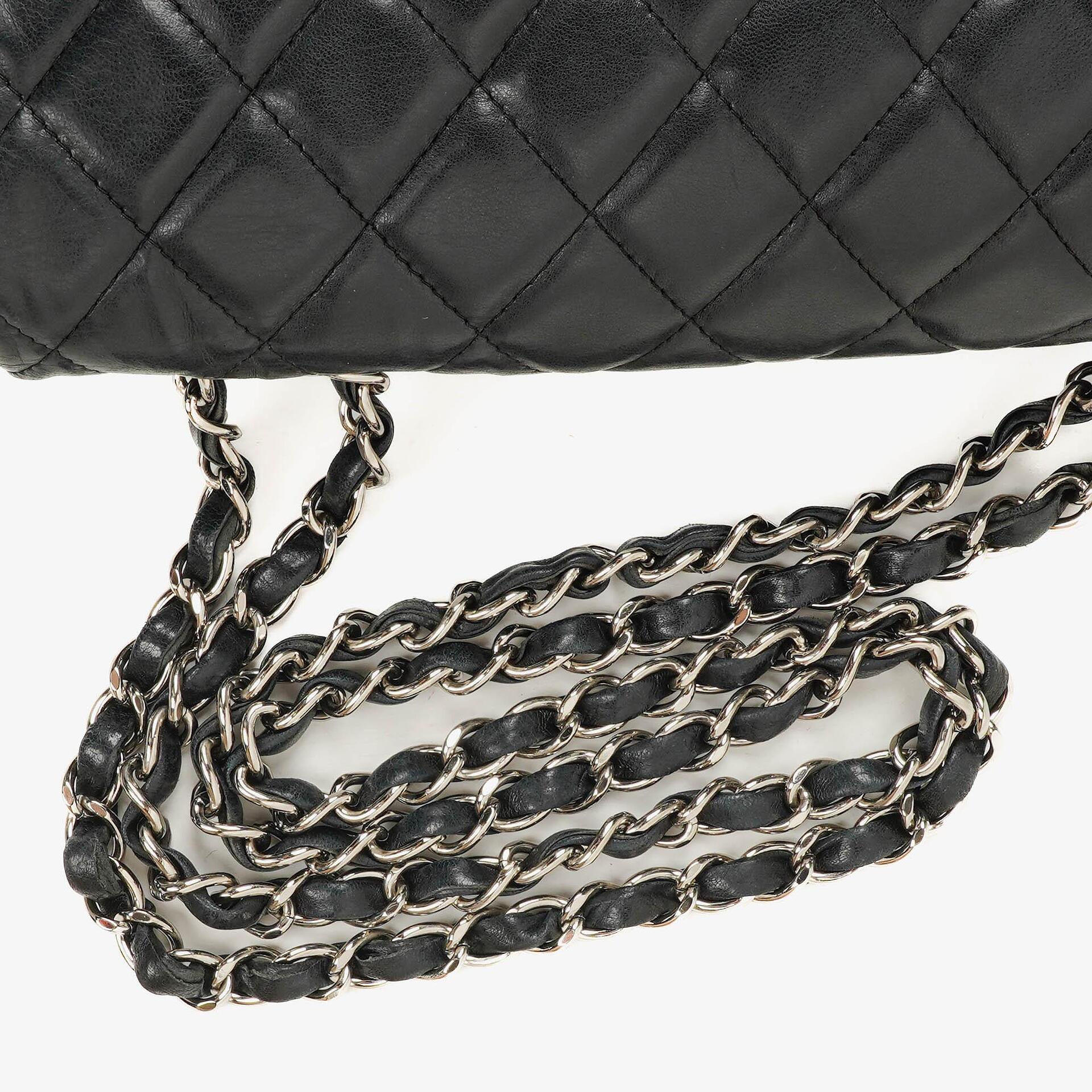 Chanel Jumbo Classic Single Flap Tasche aus schwarzem gestepptem Leder mit silberfarbener Hardware