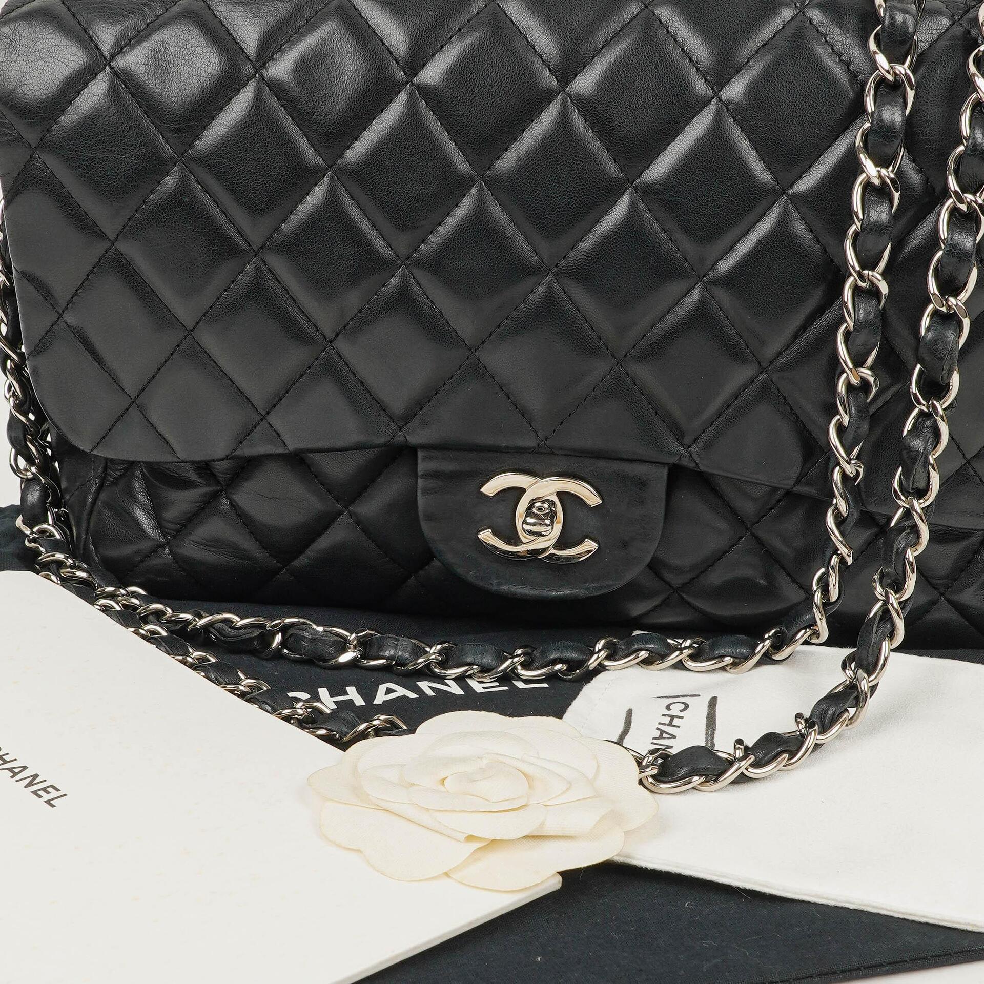 Chanel Jumbo Classic Single Flap Tasche aus schwarzem gestepptem Leder mit silberfarbener Hardware