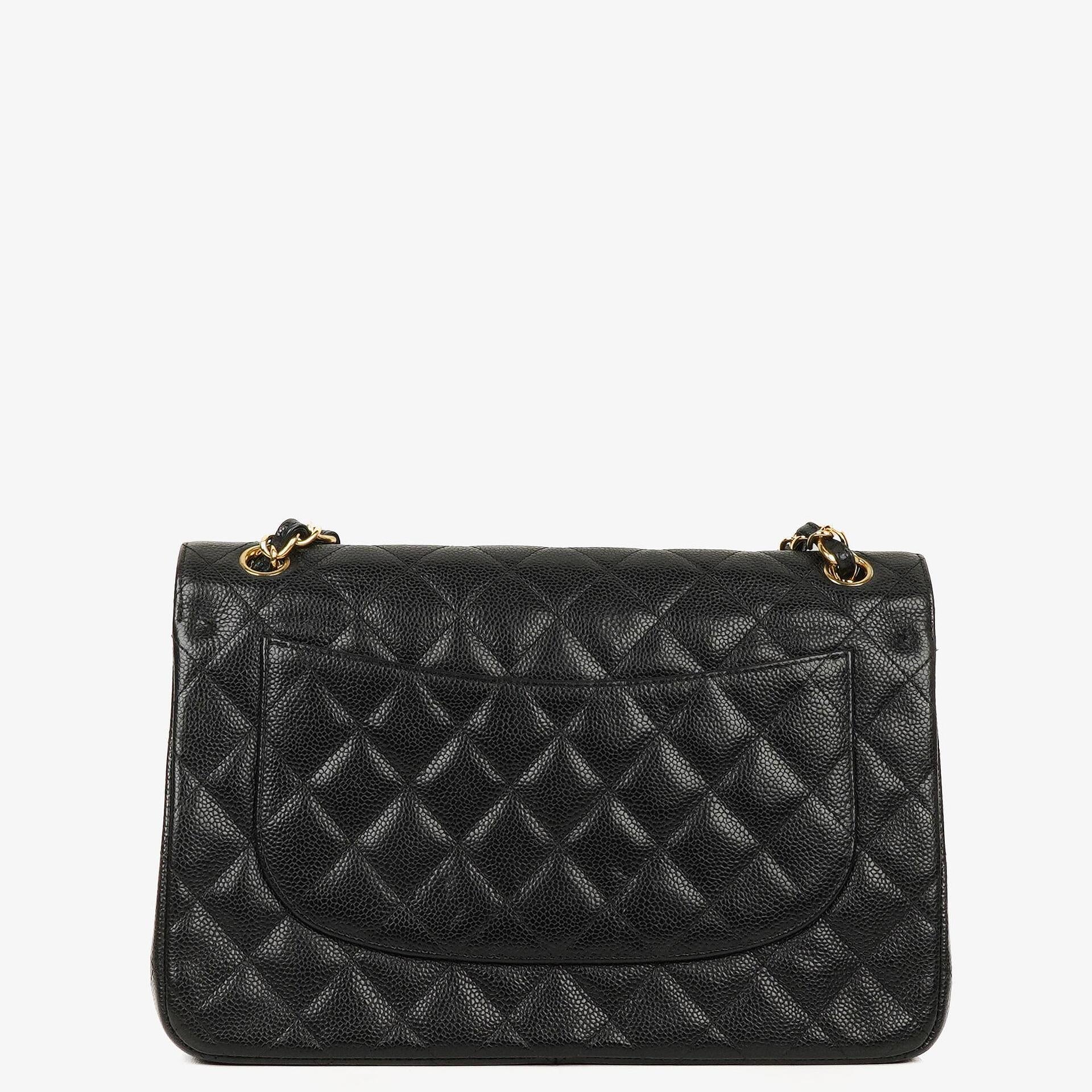 Chanel Jumbo Classic Double Flap Tasche aus schwarzem gestepptem Kaviarleder mit goldfarbenen Beschlägen