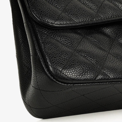 Chanel Jumbo Classic Double Flap Tasche aus schwarzem gestepptem Kaviarleder mit goldfarbenen Beschlägen