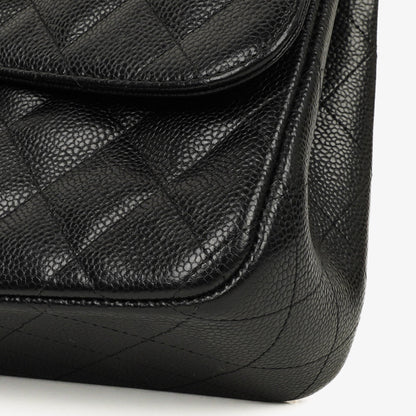 Chanel Jumbo Classic Double Flap Tasche aus schwarzem gestepptem Kaviarleder mit goldfarbenen Beschlägen