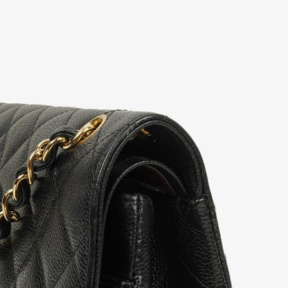 Chanel Jumbo Classic Double Flap Tasche aus schwarzem gestepptem Kaviarleder mit goldfarbenen Beschlägen