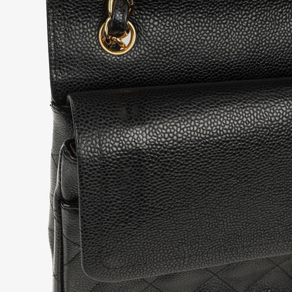 Chanel Jumbo Classic Double Flap Tasche aus schwarzem gestepptem Kaviarleder mit goldfarbenen Beschlägen