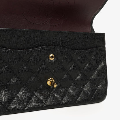 Chanel Jumbo Classic Double Flap Tasche aus schwarzem gestepptem Kaviarleder mit goldfarbenen Beschlägen