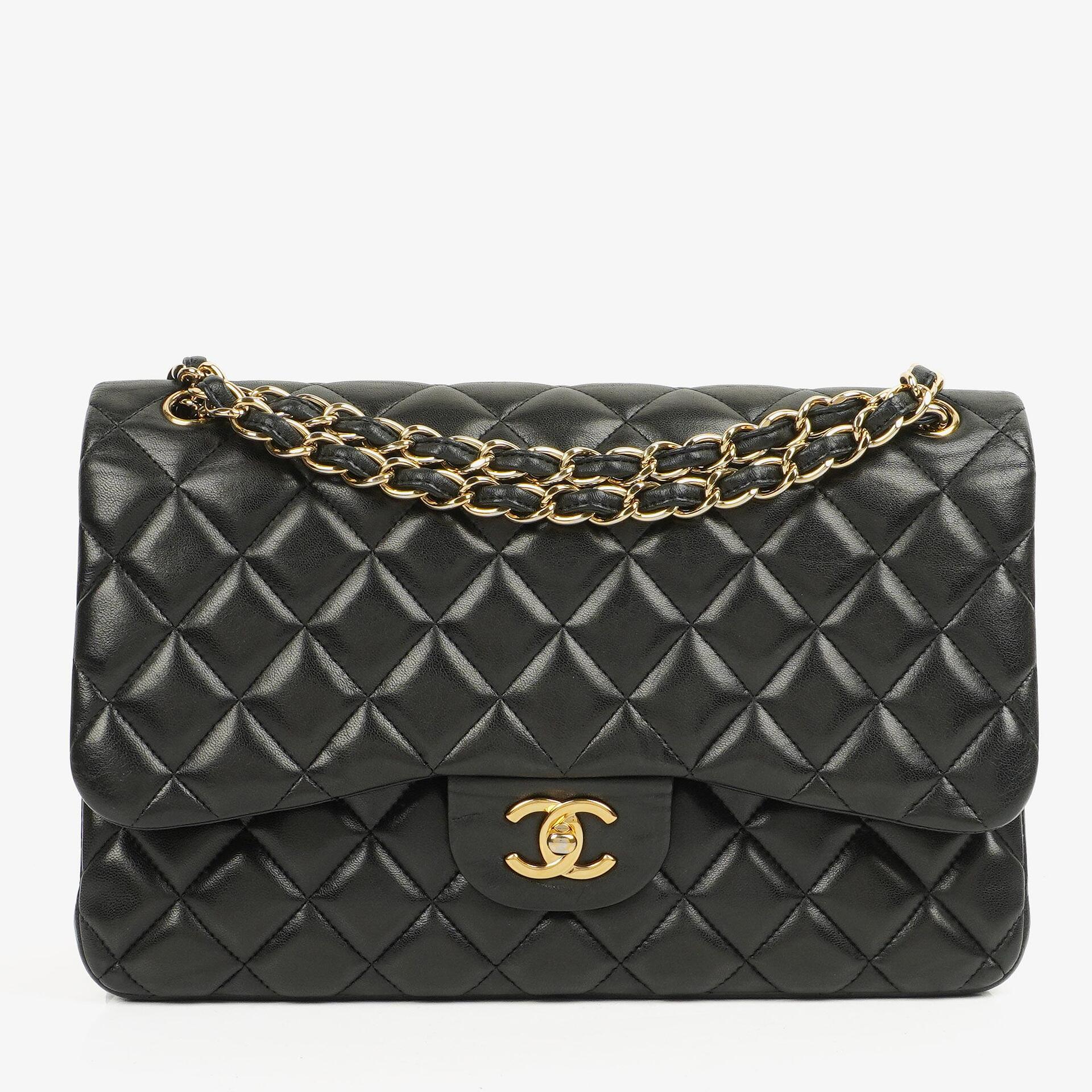 Chanel Jumbo Classic Double Flap Tasche aus schwarzem gestepptem Lammleder mit goldfarbener Hardware