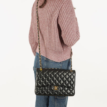 Chanel Jumbo Classic Double Flap Tasche aus schwarzem gestepptem Lammleder mit goldfarbener Hardware